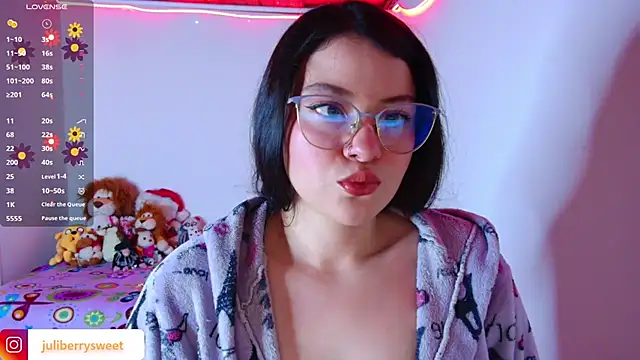 juli05star20 online show from 11-28-25, 12:02