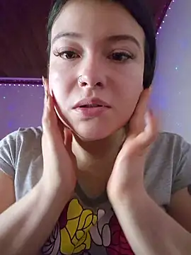 Snapshot of juli05star20 chatting on 07-18-26, 08:34 juli05star20 online show from 07-18-26, 08:34