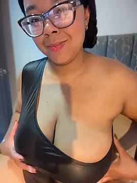 Snapshot of XMara chatting on 04-22-26, 03:46 XMara online show from 04-22-26, 03:46