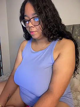 Snapshot of XMara chatting on 05-27-26, 04:48 XMara online show from 05-27-26, 04:48