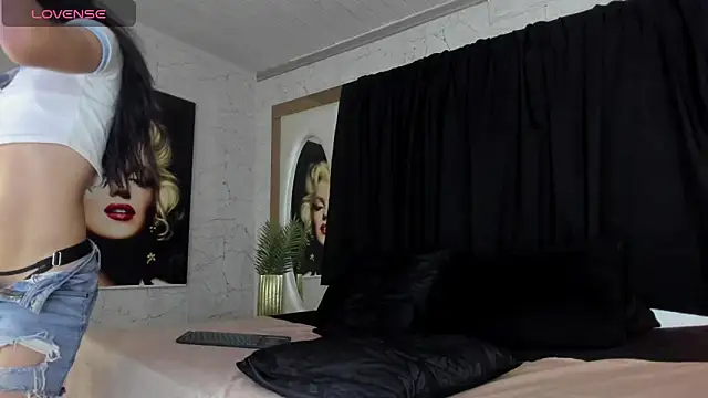 CloeRodriguez online show from 10-27-25, 02:59