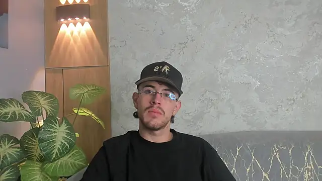 Snapshot of CodyWalkerR chatting on 06-11-26, 05:33 CodyWalkerR online show from 06-11-26, 05:33