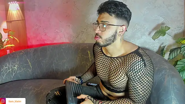 Snapshot of Liam_Kleiin chatting on 06-18-26, 11:47 Liam Kleiin online show from 06-18-26, 11:47