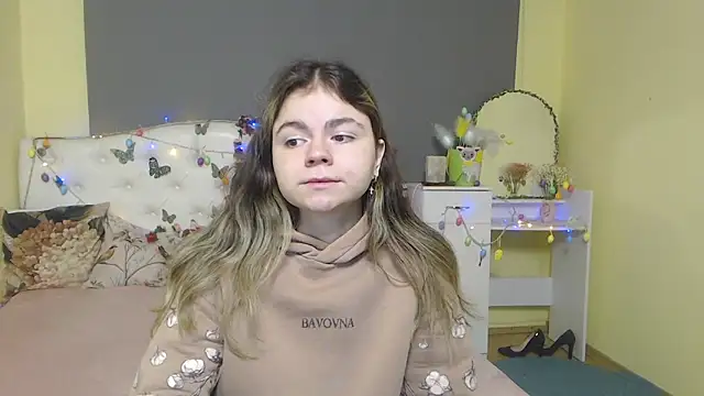 TinaRedly online show from 04-10-26, 06:18