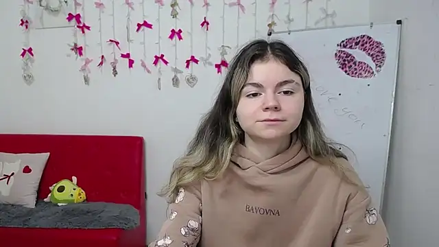 TinaRedly online show from 04-17-26, 07:55