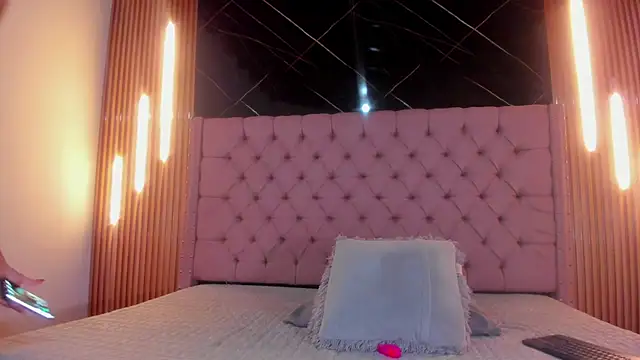 AinaPink online show from 04-02-26, 10:35