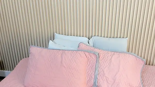 charlottebrowns  online show from 11-17-25, 01:39