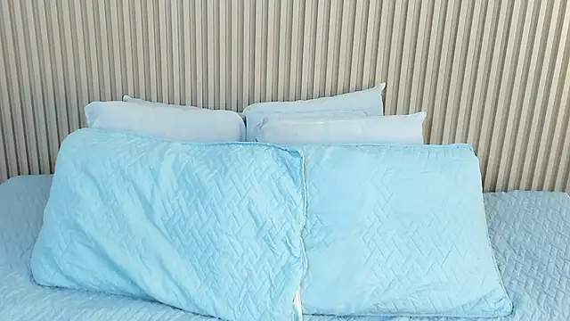 charlottebrowns  online show from 11-21-25, 12:15