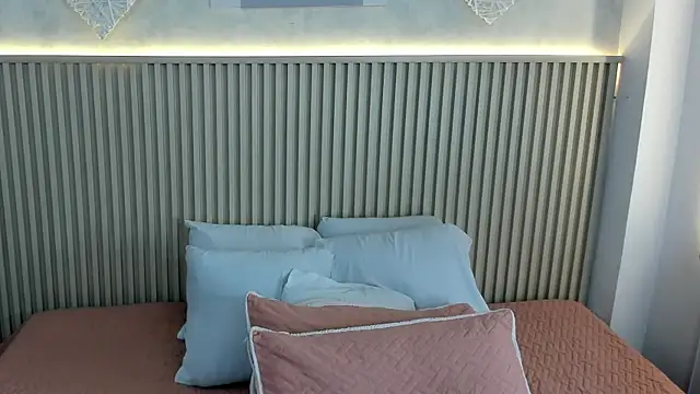 charlottebrowns  online show from 12-18-25, 12:22