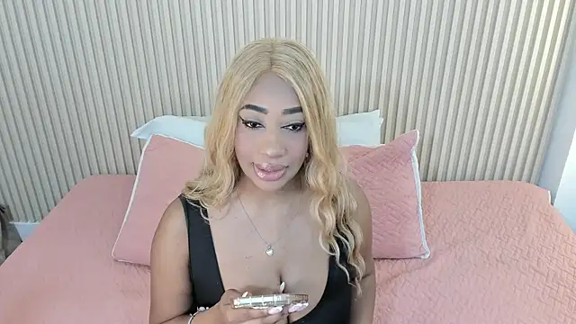 Snapshot of charlottebrowns_ chatting on 05-14-26, 12:34 charlottebrowns online show from 05-14-26, 12:34