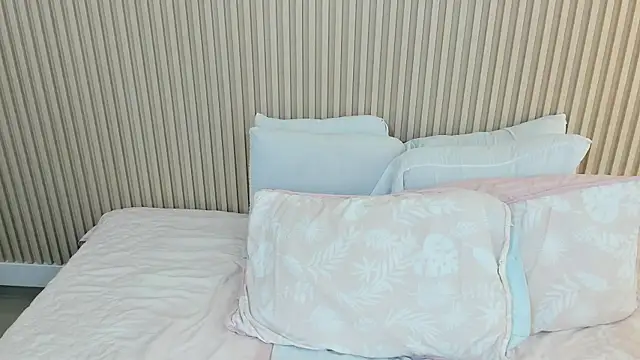 Snapshot of charlottebrowns_ chatting on 05-31-26, 05:09 charlottebrowns online show from 05-31-26, 05:09
