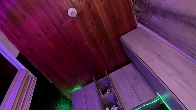 LaureenHills online show from 04-09-26, 02:11