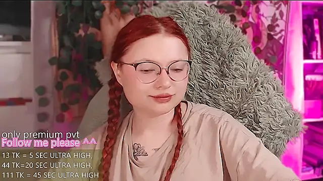 Snapshot of me__hanna chatting on 06-15-26, 02:47 me hanna online show from 06-15-26, 02:47