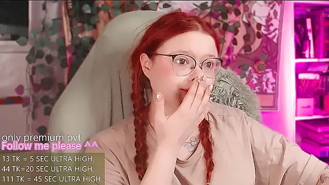 Snapshot of me__hanna chatting on 06-16-26, 03:31 me hanna online show from 06-16-26, 03:31