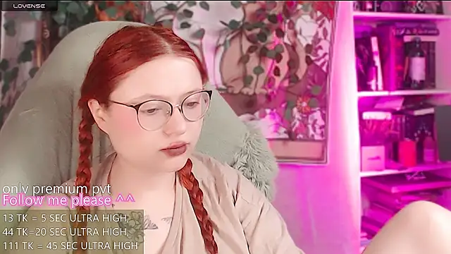 Snapshot of me__hanna chatting on 06-18-26, 02:23 me hanna online show from 06-18-26, 02:23