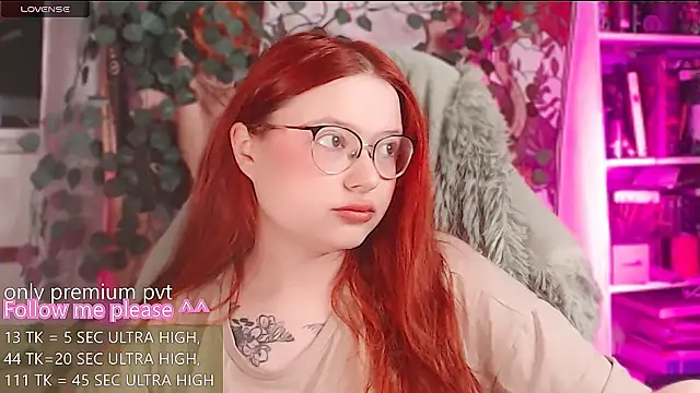 Snapshot of me__hanna chatting on 06-20-26, 02:25 me hanna online show from 06-20-26, 02:25