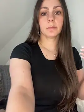 Snapshot of Loella-Rose chatting on 04-19-26, 10:58 Loella-Rose online show from 04-19-26, 10:58