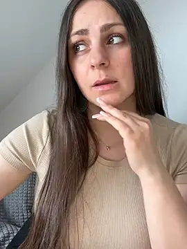 Snapshot of Loella-Rose chatting on 04-20-26, 11:57 Loella-Rose online show from 04-20-26, 11:57
