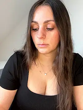 Snapshot of Loella-Rose chatting on 04-24-26, 08:28 Loella-Rose online show from 04-24-26, 08:28