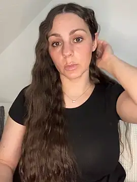 Snapshot of Loella-Rose chatting on 04-28-26, 08:25 Loella-Rose online show from 04-28-26, 08:25