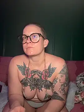 quinnmariexo online show from 04-17-26, 12:46