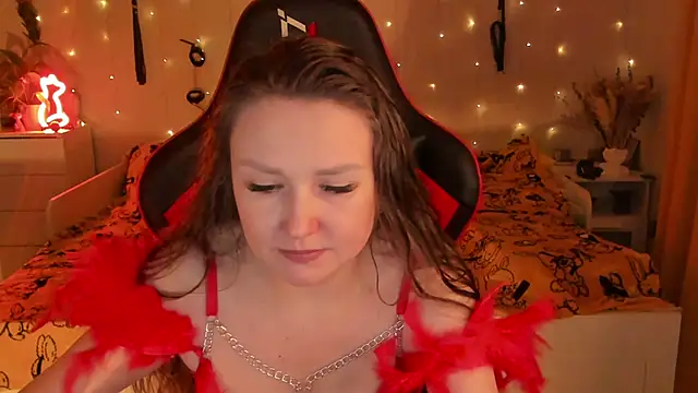 Snapshot of desperatehousewife__ chatting on 10-19-25, 06:08 desperatehousewife online show from 10-19-25, 06:08