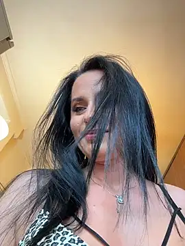 Hotmomcheckk  online show from 11-12-25, 12:27