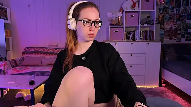 LinaWitch online show from 02-13-26, 01:51