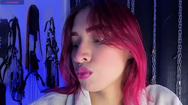 Snapshot of charrlotte_quinn chatting on 06-19-26, 03:38 charrlotte quinn online show from 06-19-26, 03:38