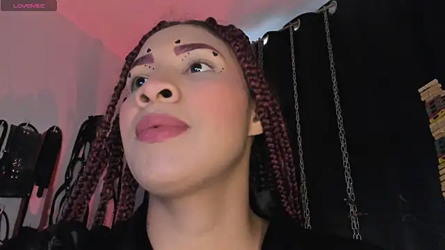 Snapshot of charrlotte_quinn chatting on 07-16-26, 12:33 charrlotte quinn online show from 07-16-26, 12:33