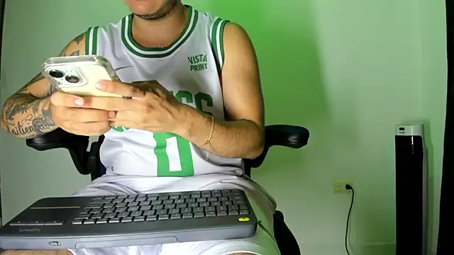 Snapshot of male_pussy chatting on 12-17-24, 03:17 male pussy online show from 12-17-24, 03:17