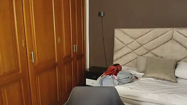 Raquel jones online show from 10-27-25, 07:18