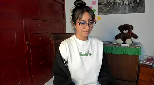 Isabellaa22 1 online show from 12-03-24, 10:18