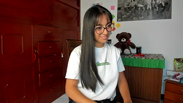 Isabellaa22 1 online show from 01-04-25, 09:09