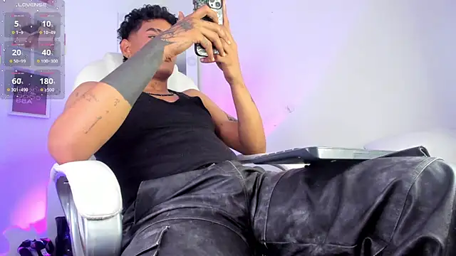Snapshot of zack-fentty chatting on 06-15-26, 02:52 zack-fentty online show from 06-15-26, 02:52
