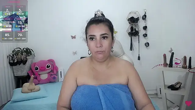 Snapshot of mom_hot__ chatting on 05-27-26, 04:48 mom hot online show from 05-27-26, 04:48