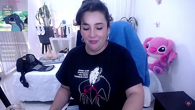 Snapshot of mom_hot__ chatting on 07-05-26, 09:00 mom hot online show from 07-05-26, 09:00
