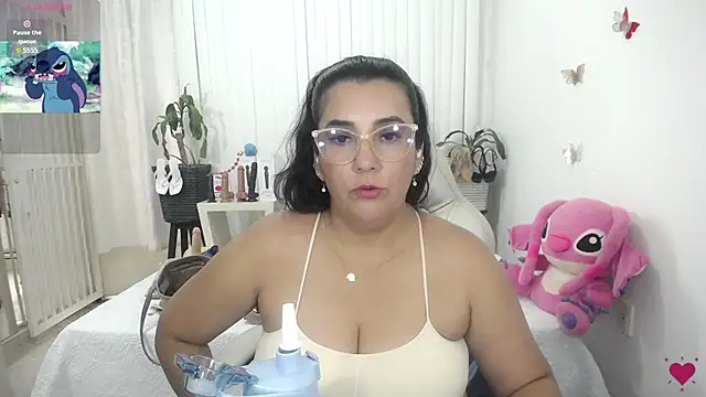 Snapshot of mom_hot__ chatting on 07-06-26, 10:34 mom hot online show from 07-06-26, 10:34