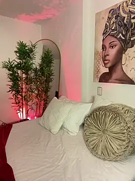  laura 02 online show from 12-23-24, 09:18