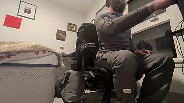 Armyexhibitionistvet online show from 12-14-25, 08:30