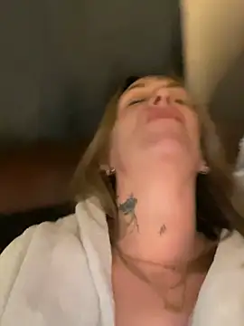 Snapshot of blondebitch2 chatting on 01-11-25, 03:13 blondebitch2 online show from 01-11-25, 03:13