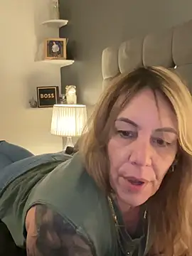 Snapshot of blondebitch2 chatting on 01-21-25, 07:17 blondebitch2 online show from 01-21-25, 07:17