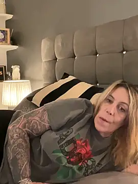 Snapshot of blondebitch2 chatting on 02-02-25, 06:42 blondebitch2 online show from 02-02-25, 06:42