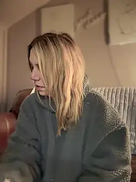 Snapshot of blondebitch2 chatting on 02-02-25, 11:53 blondebitch2 online show from 02-02-25, 11:53