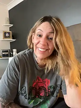 Snapshot of blondebitch2 chatting on 02-03-25, 12:14 blondebitch2 online show from 02-03-25, 12:14