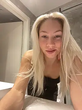 LuisaBecker online show from 12-11-24, 02:00