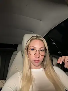 LuisaBecker online show from 10-16-25, 05:25