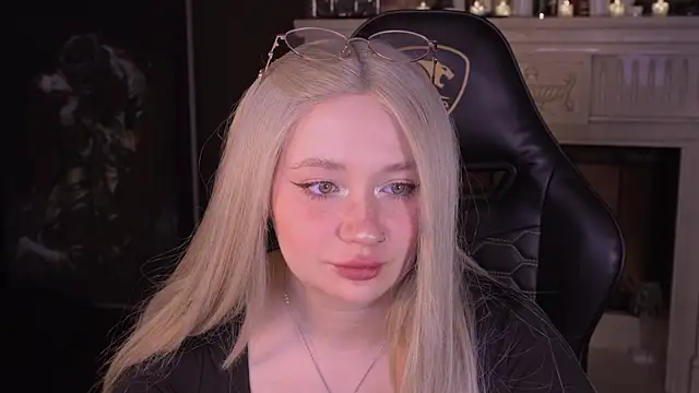 carolina elf online show from 04-17-26, 05:32