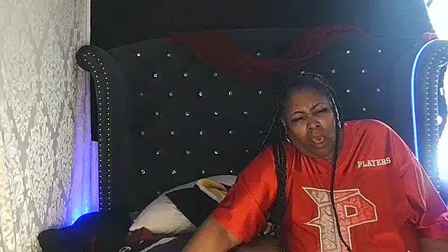 msyvette1970xh online show from 12-10-24, 03:55