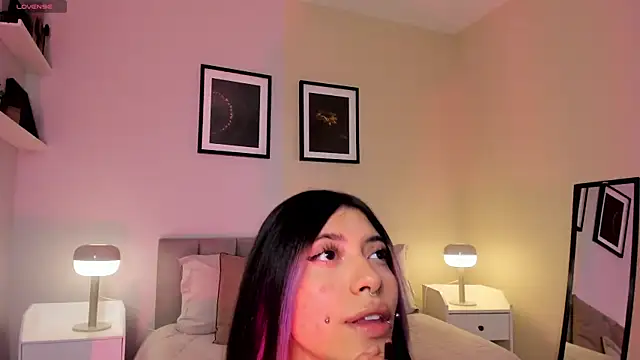 Snapshot of Violetta_Nur chatting on 06-02-26, 09:28 Violetta Nur online show from 06-02-26, 09:28